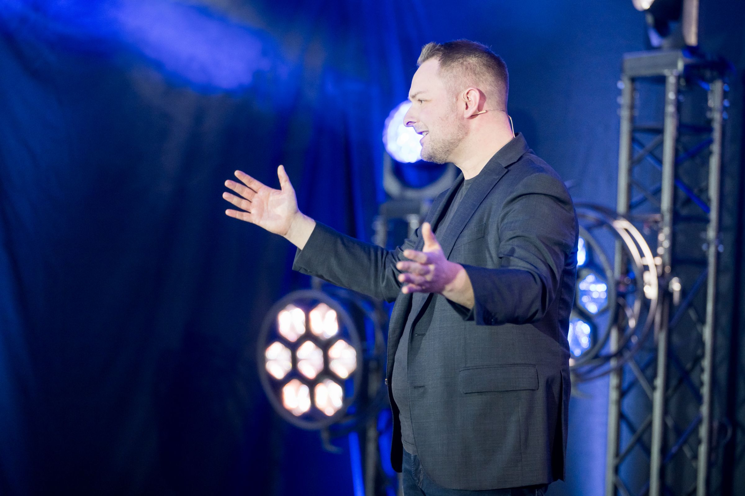 Michael Holtappels delivering a keynote on stage
